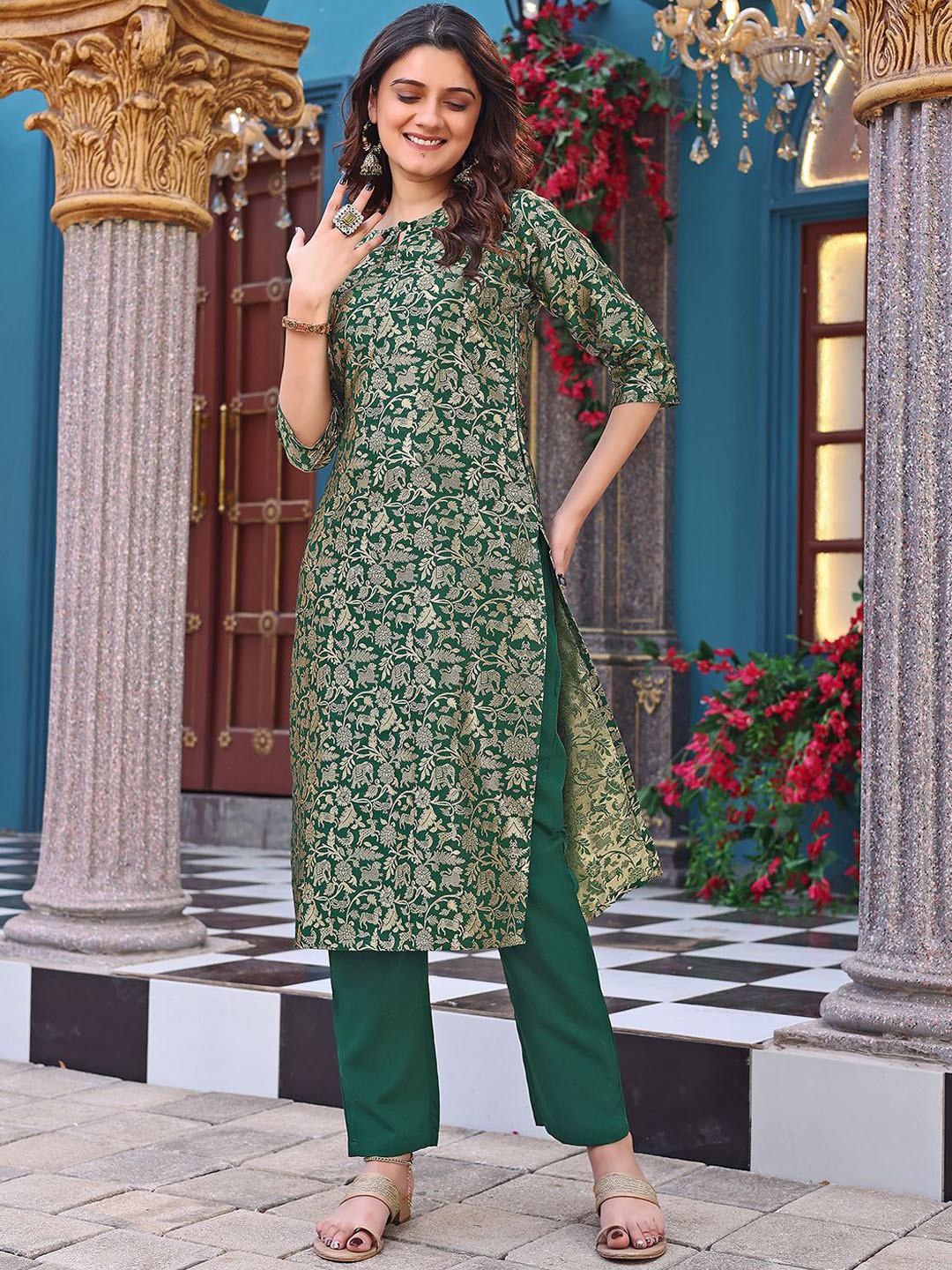 

BAESD Floral Woven Design Keyhole Neck Straight Kurta, Green