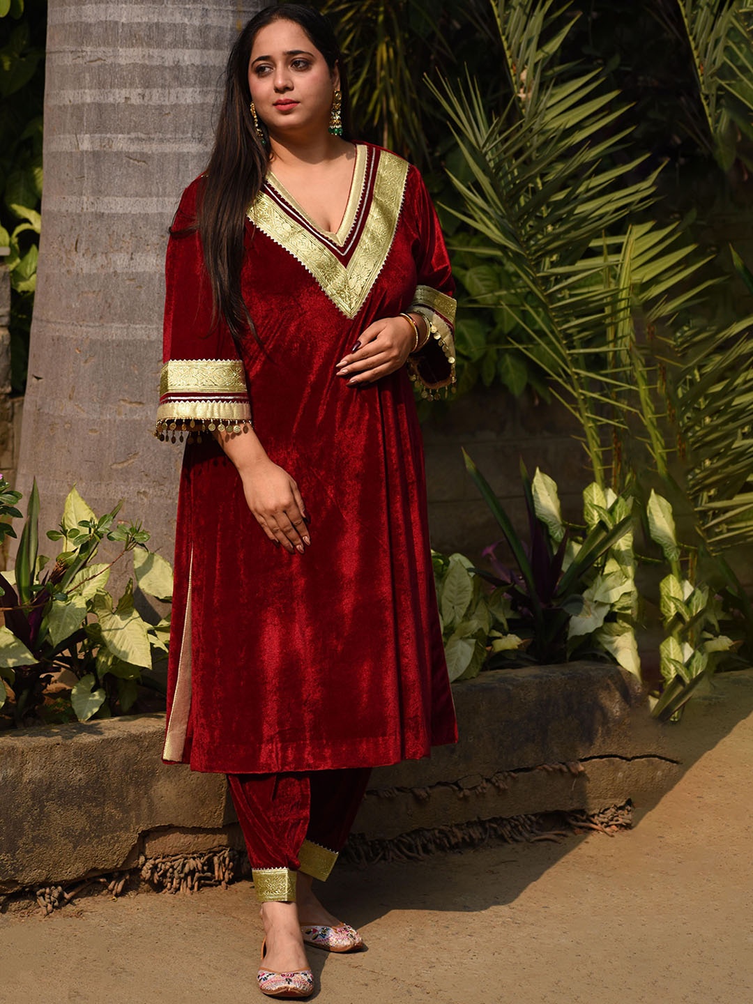 

KHUSHBOO AND PANKAJ Women Yoke Design Regular Velvet Kurta with Salwar, Maroon