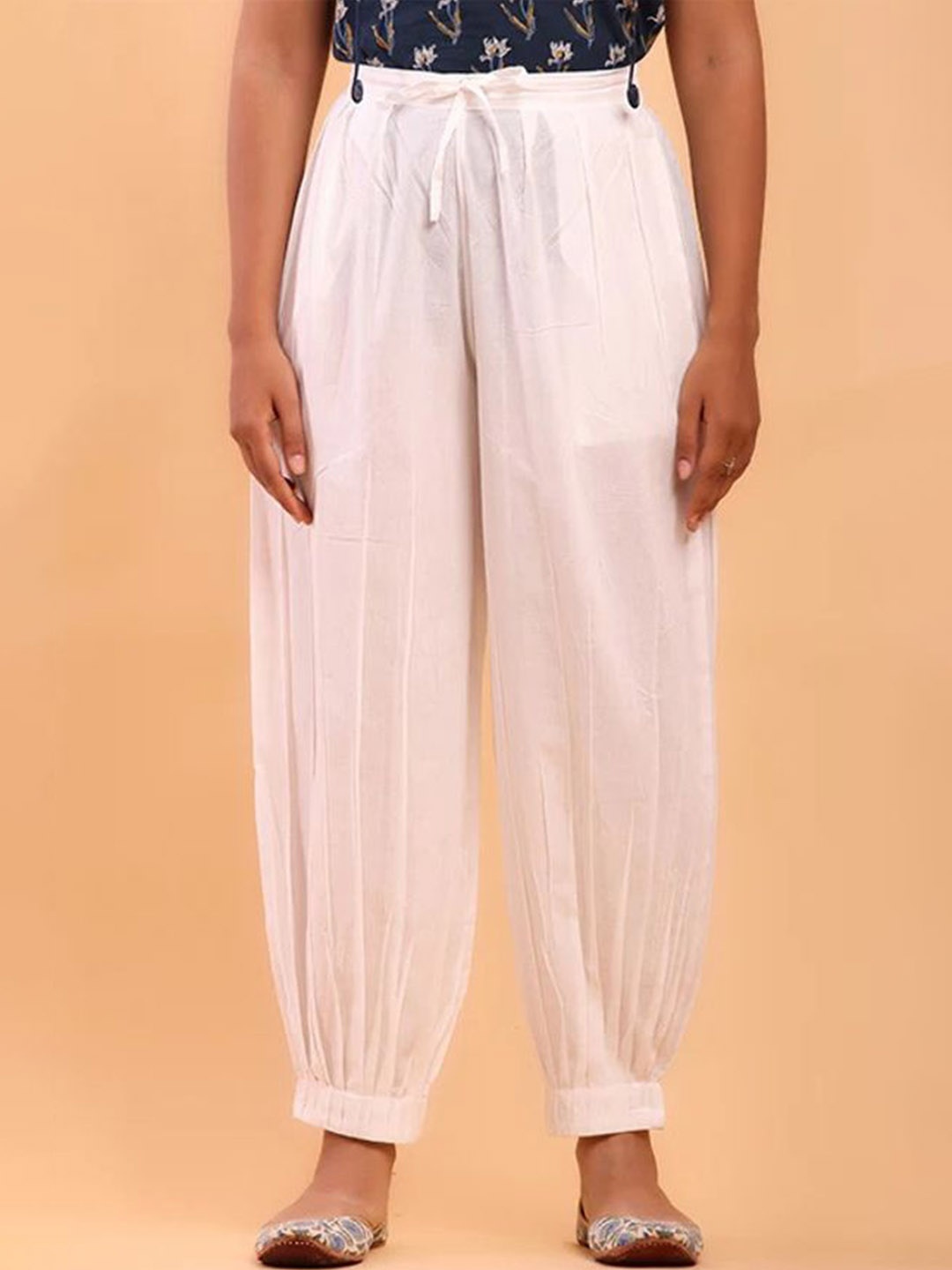 

KASHISHIYA Women Relaxed Regular Fit Trousers, White