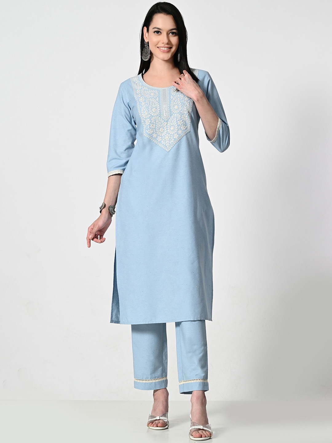 

BAESD Paisley Embroidered Round Neck Straight Kurta with Trousers, Blue