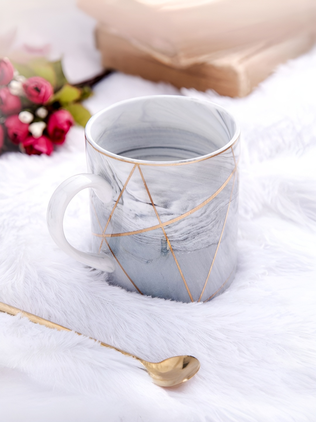 

giBOX Gold-Toned & White Abstract Printed Ceramic Matte Dishwasher Safe Mug 400ml