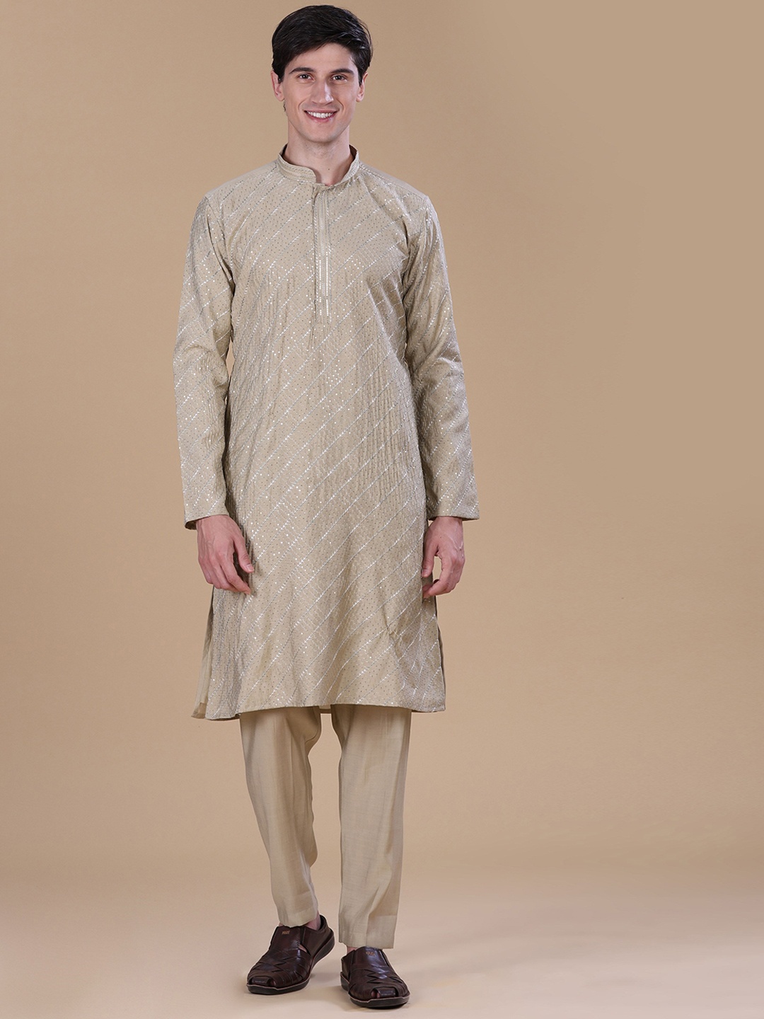 

Anouk Brown Geometric Sequence Pure Cotton Mandarin Collar Kurta With Pyjama