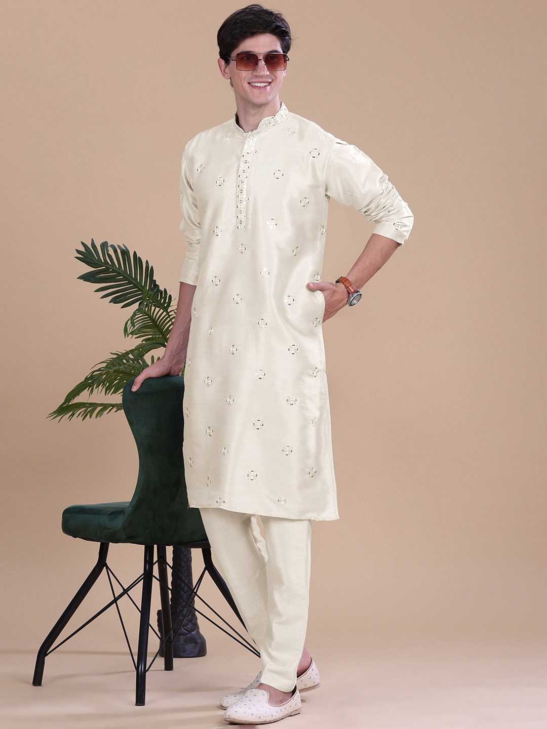 

Anouk White Geometric Sequence Pure Cotton Mandarin Collar Kurta With Pyjama, Beige