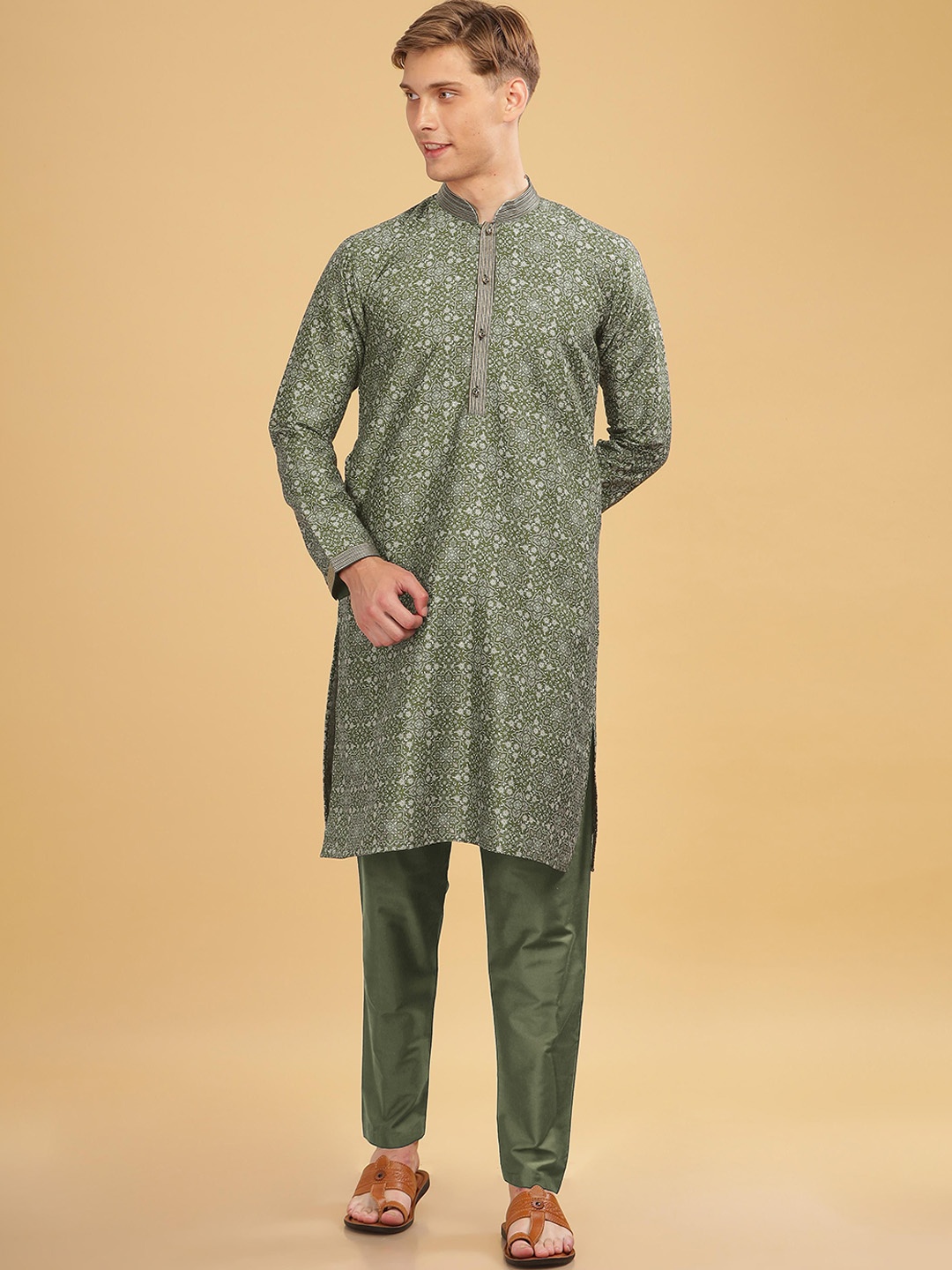 

Anouk Green And White Ethnic Motifs Printed Pure Cotton Mandarin Collar Kurta With Pyjama