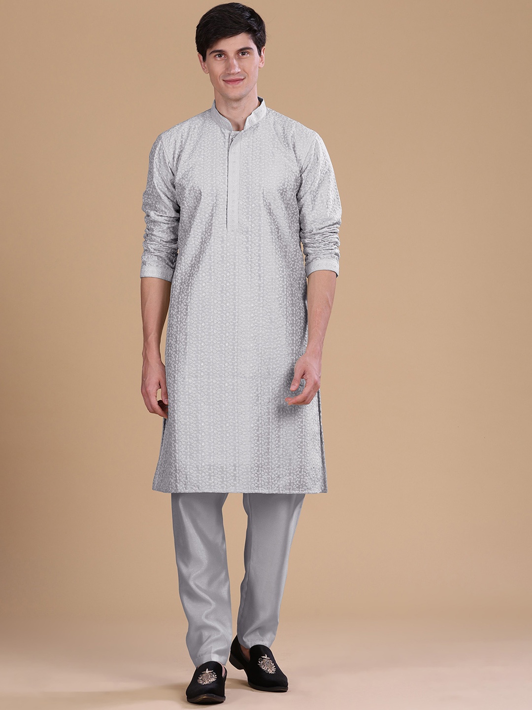 

Anouk Grey And White Ethnic Motifs Printed Pure Cotton Mandarin Collar Kurta With Pyjama