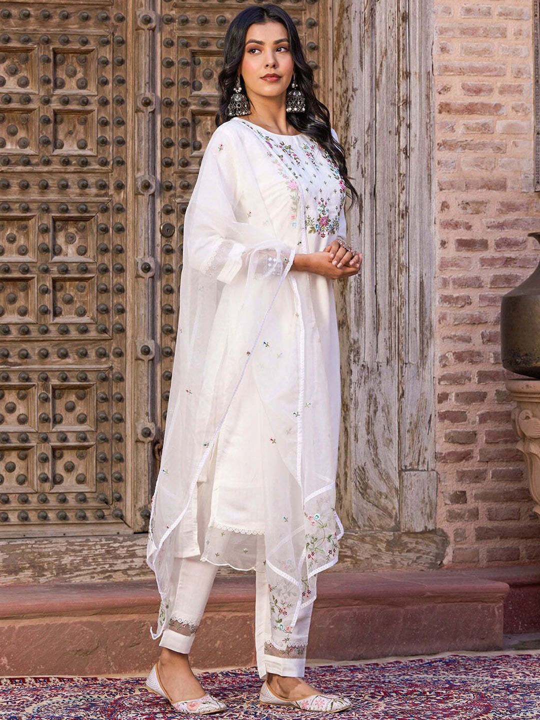 

REALLTREND Floral Embroidered Thread Work Straight Kurta With Trousers & Dupatta, White