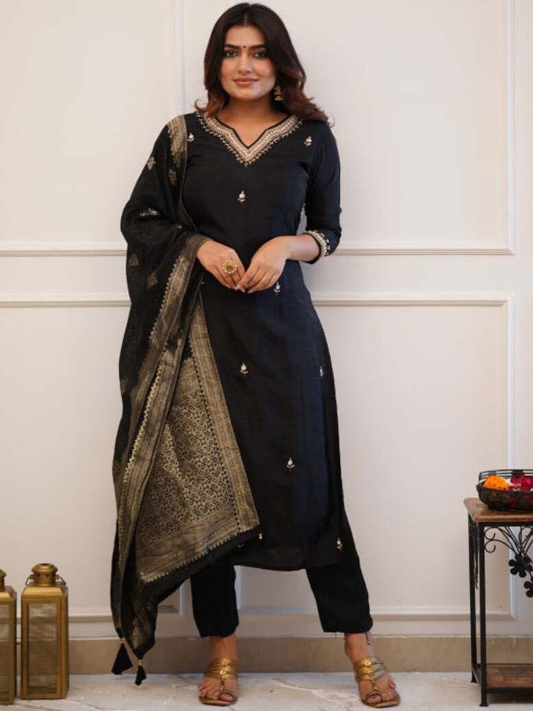 

REALLTREND Floral Embroidered V-Neck Straight Kurta With Trousers & Dupatta, Black