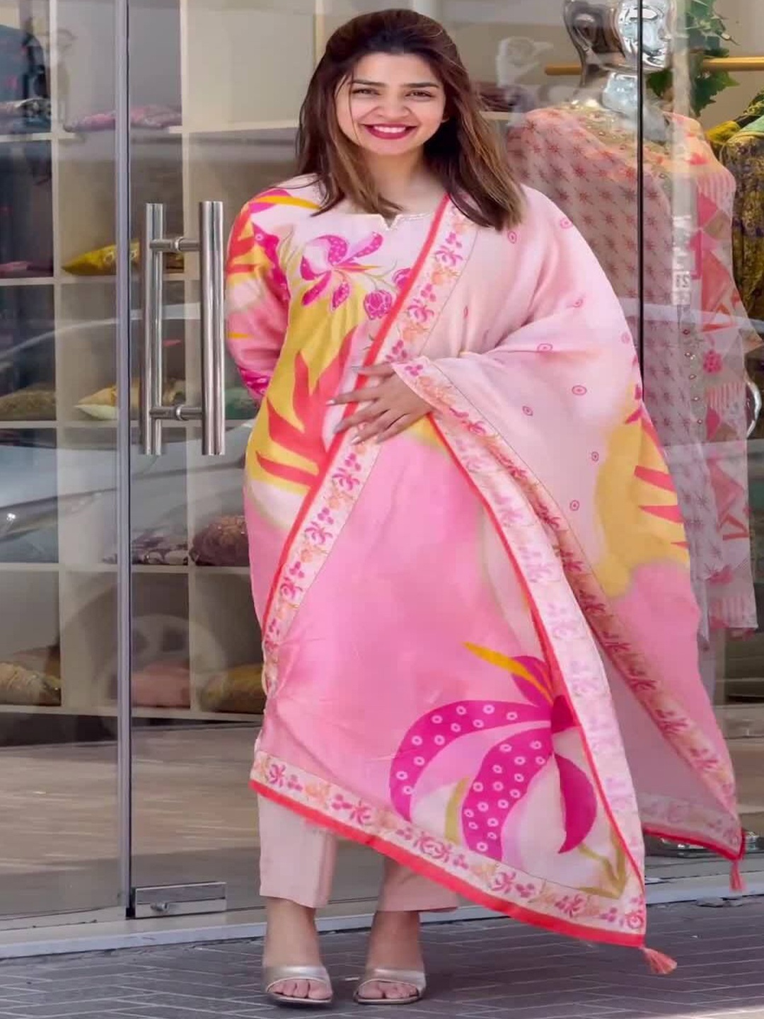 

REALLTREND Floral Printed Notch Neck Straight Kurta With Trousers & Dupatta, Pink