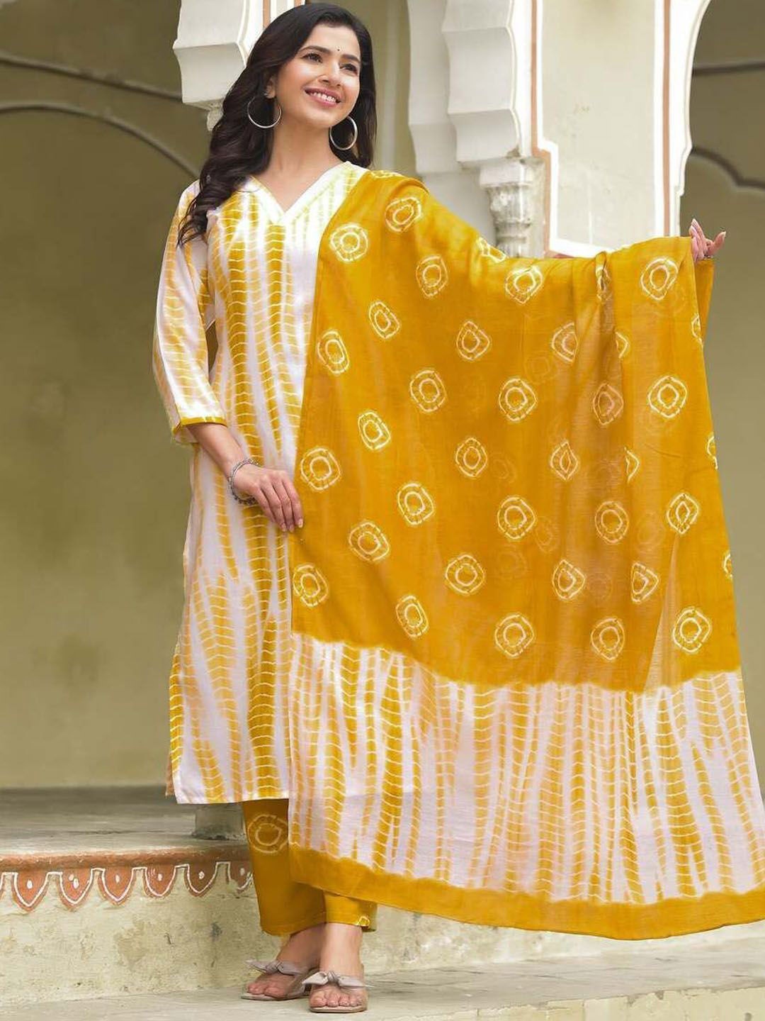 

REALLTREND Abstract Dyed V-Neck Straight Kurta With Trousers & Dupatta, Yellow