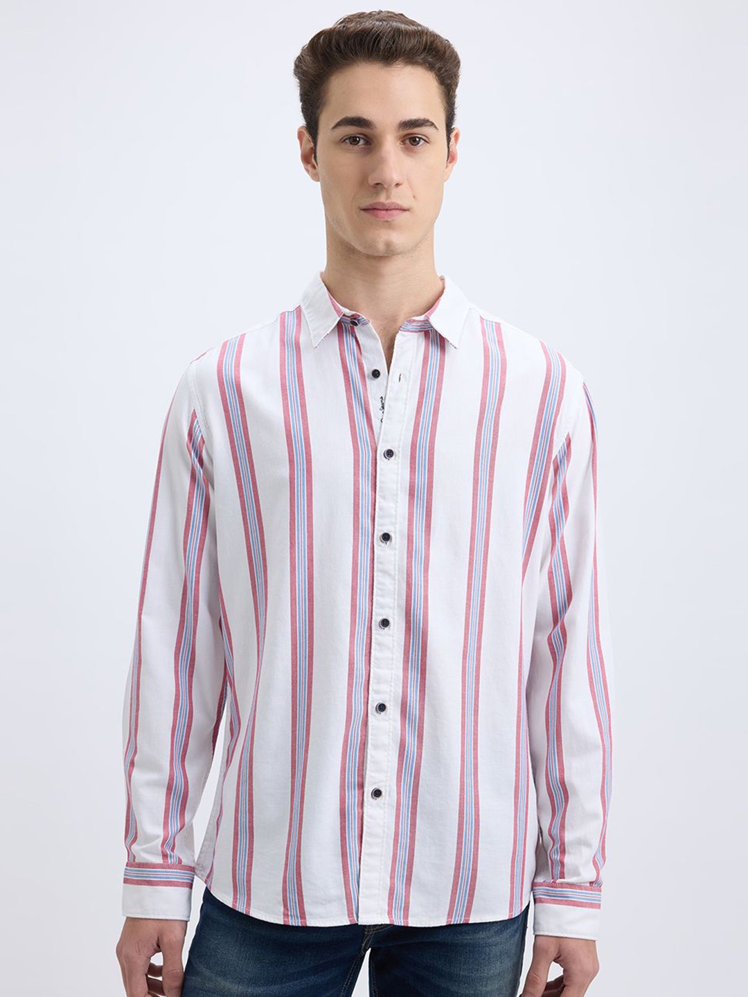 

Pepe Jeans Men Spread Collar Vertical Striped Cotton Casual Shirt, White