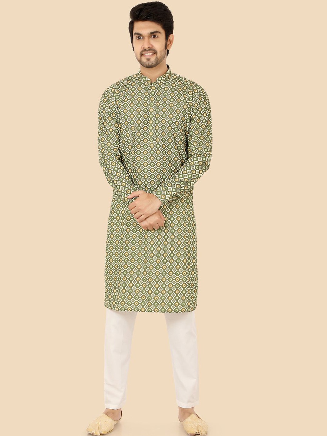 

Ethniks Neu-Ron Men Printed Regular Kurta with Pyjamas, Green