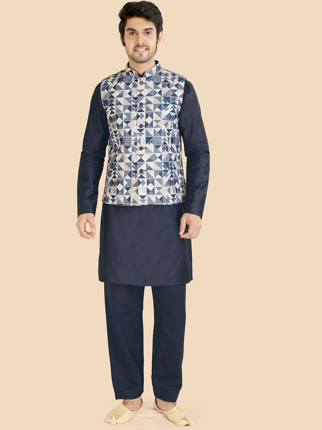 

Ethniks Neu-Ron Men Regular Kurta with Pyjamas, Navy blue