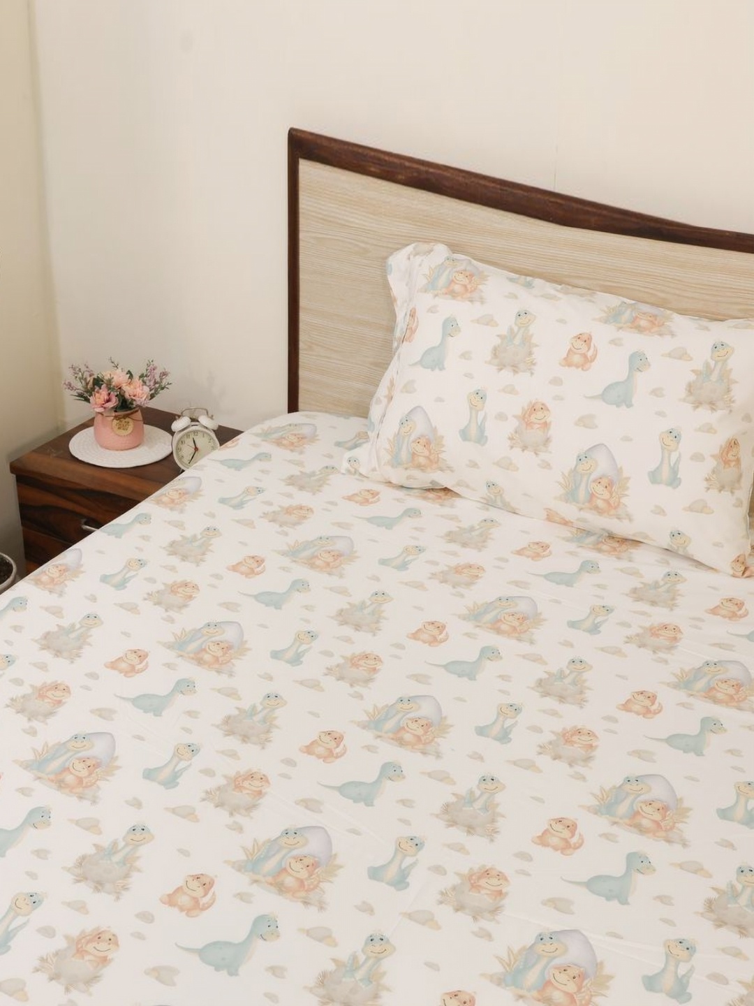 

Bhumi Impex White And Peach Floral Printed 144 TC Single Bedsheet Set 1.7 m x 2.28 m