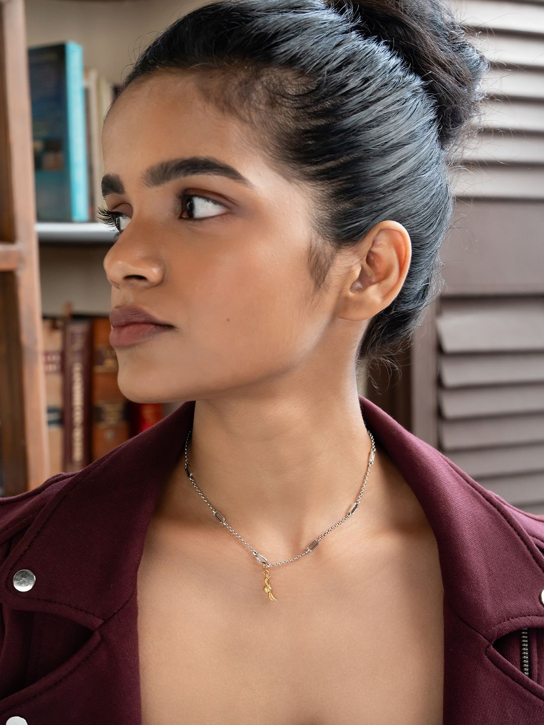 

SHAYA Unisex 925 Silver Gold-Plated Snitch Necklace Charm