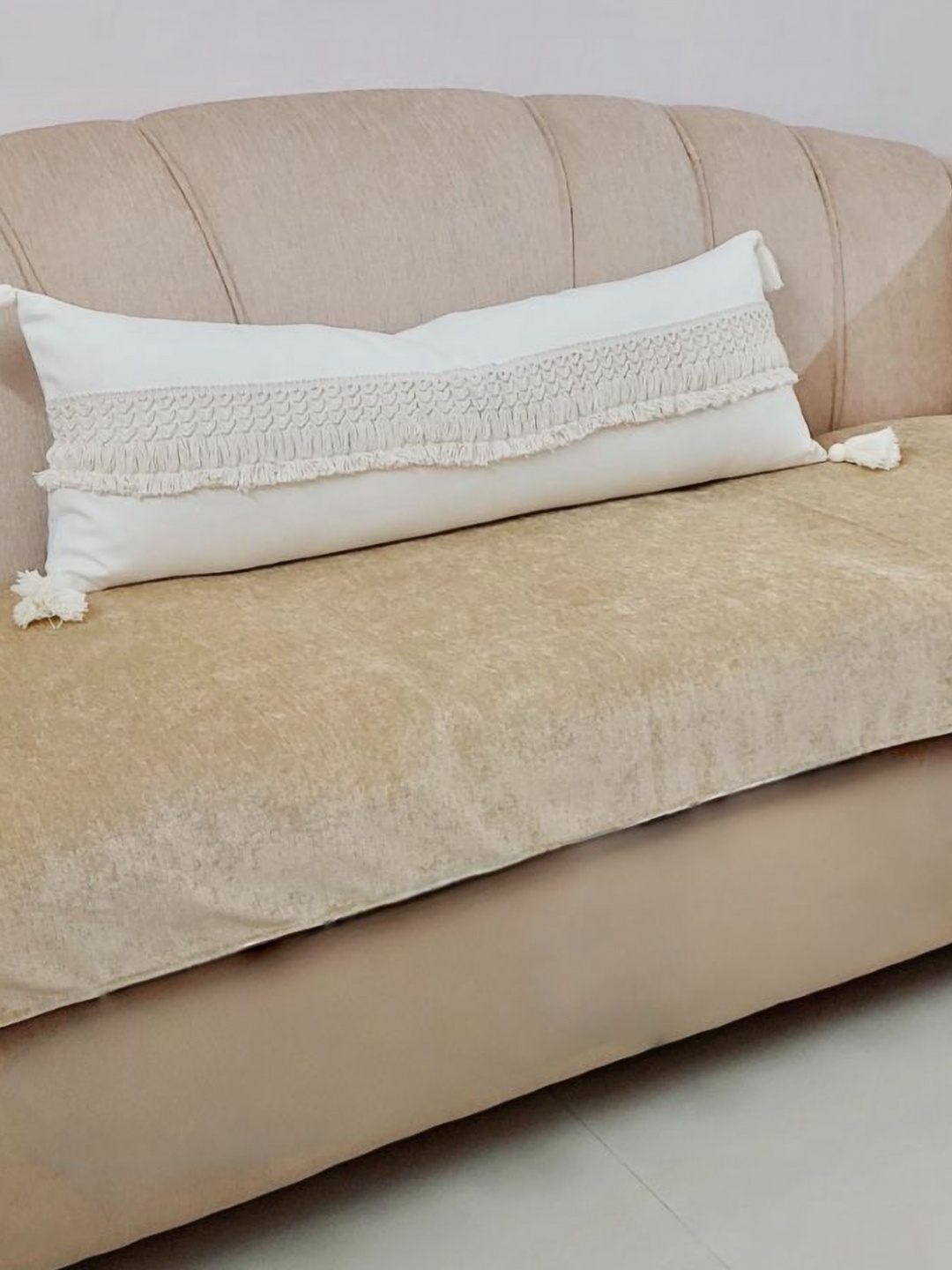 

THROWPILLOW Tan & White 2-Seater Sofa Cover With Corner Tassels