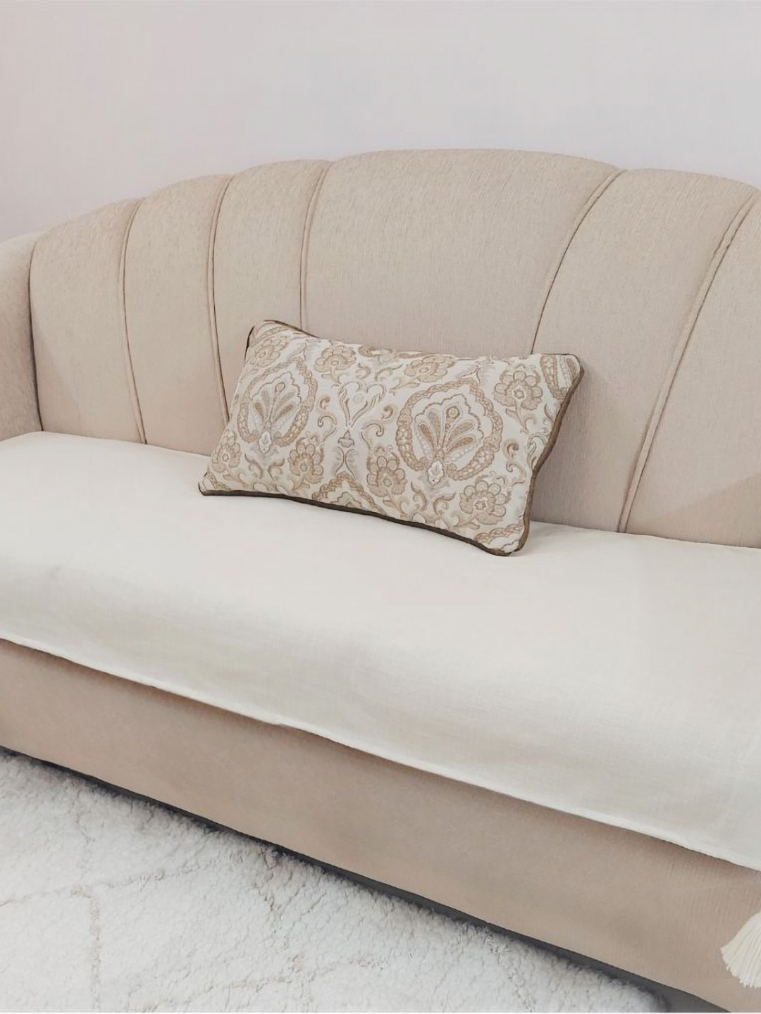 

THROWPILLOW Off White & White 3-Seater Sofa Cover With Corner Tassels