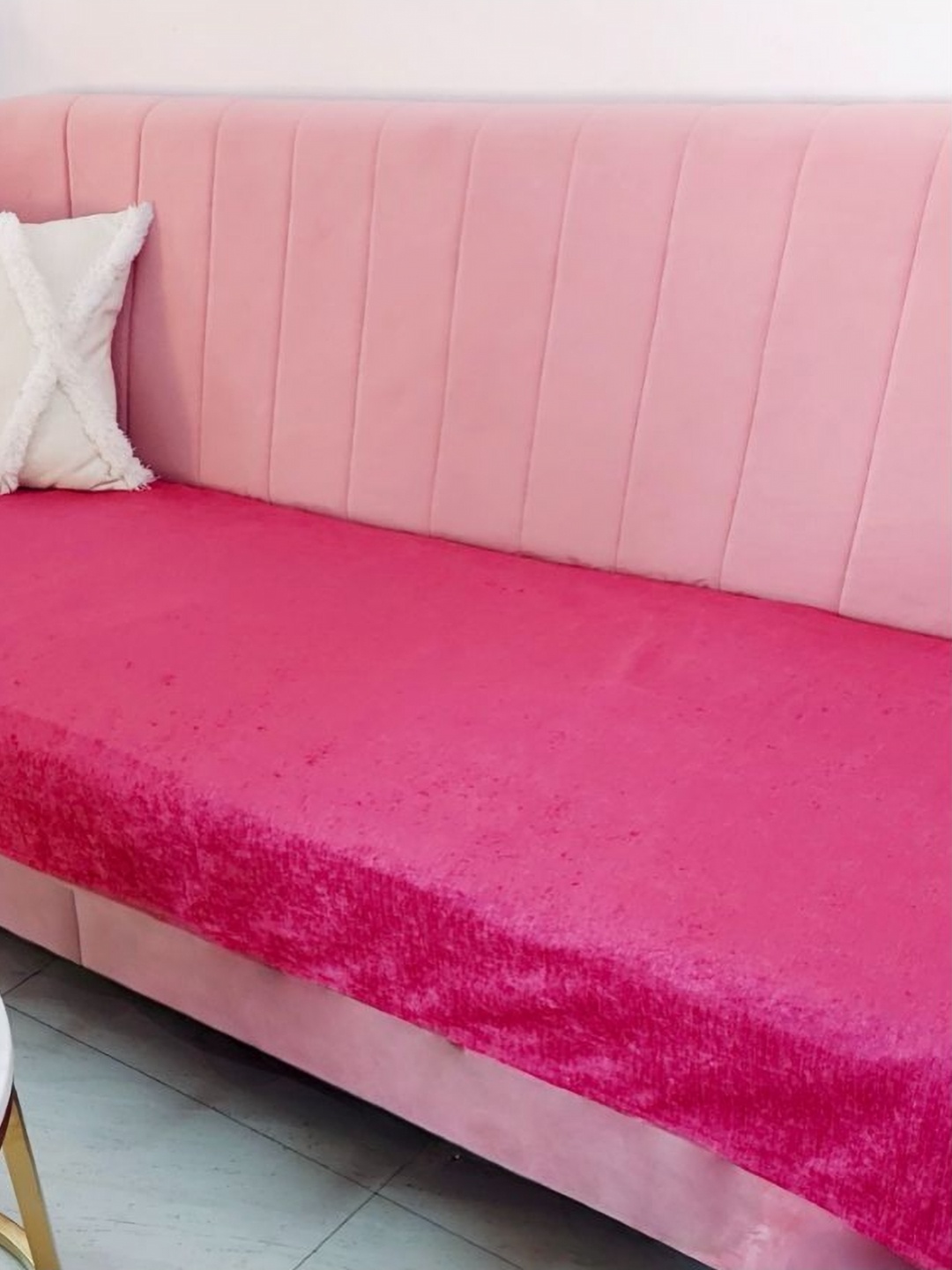 

THROWPILLOW Magenta 3-Seater Sofa Cover With Corner Tassels