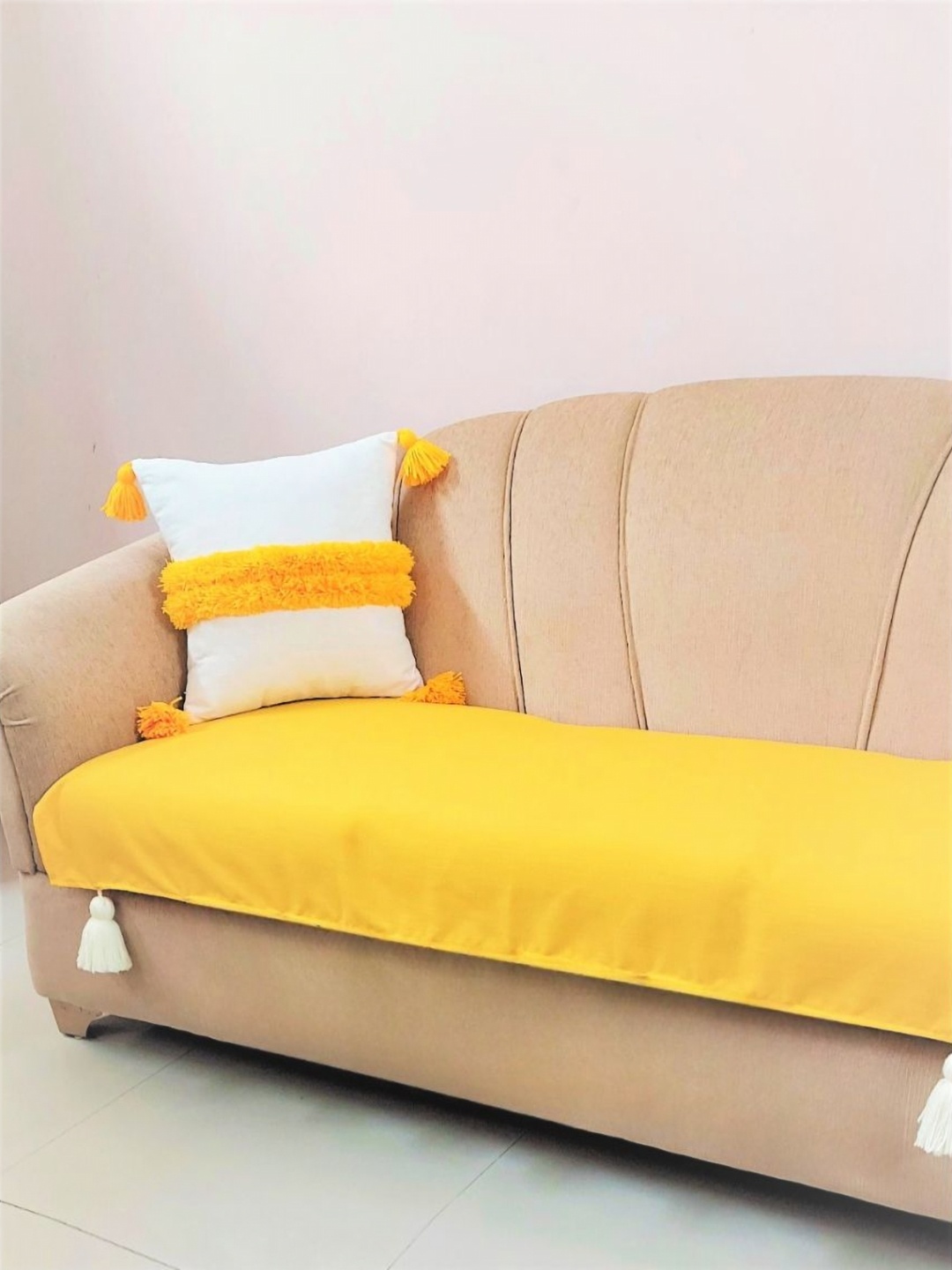 

THROWPILLOW Yellow & White 2-Seater Sofa Cover With Corner Tassels