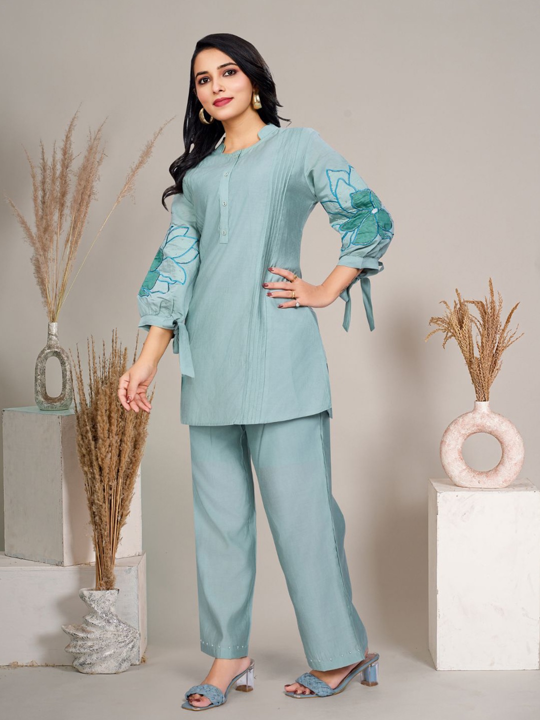 

Kaftanize Floral Sequins Pin Tucks Tunic With Trousers, Green