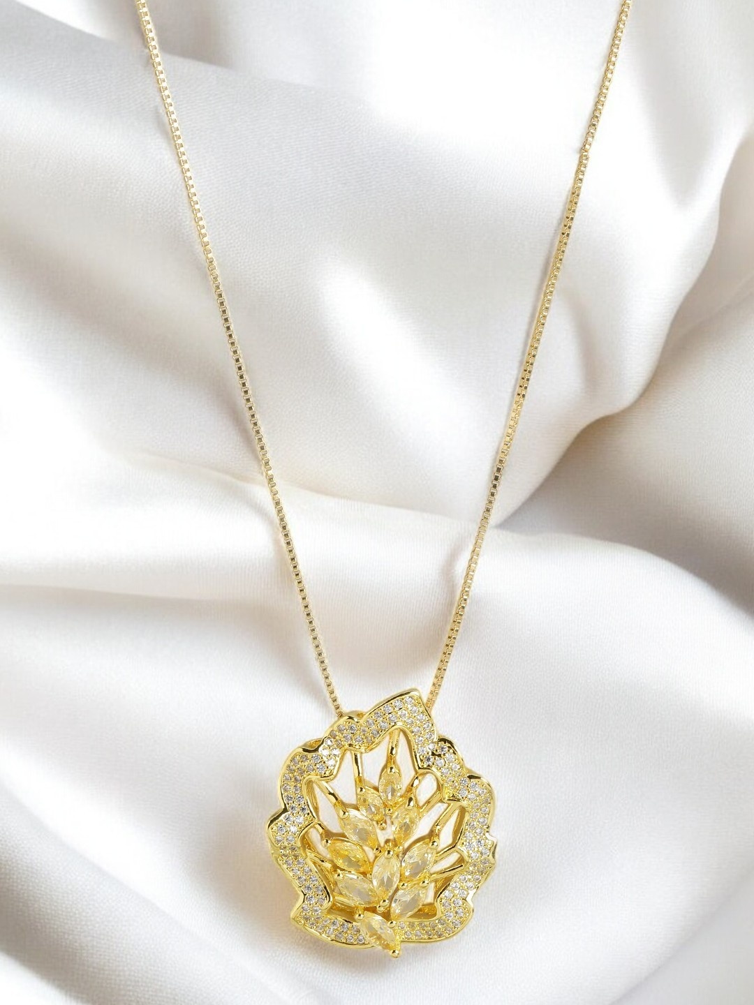

DressBerry Gold-Plated Floral Zircon Pendant with Chain