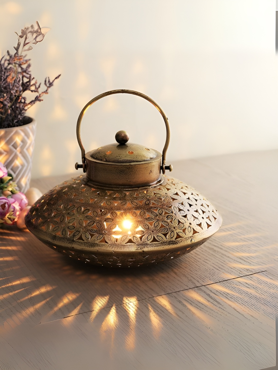 

CraftVatika Gold-Toned & Black Floral Iron Degchi Doop Stand Tealight Candle Holder