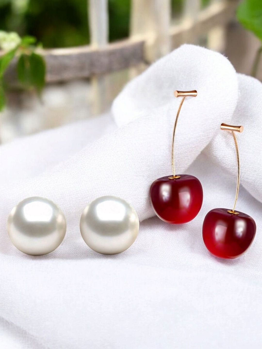 

Vighnaharta Bejeweled Set Of 2 Gold-Plated Pearls Studded Spherical Studs