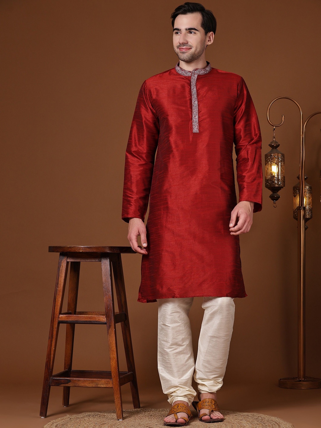 

Moda Rapido Paisley Embroidered Mandarin Collar Thread Work Straight Kurta With Pyjamas, Red