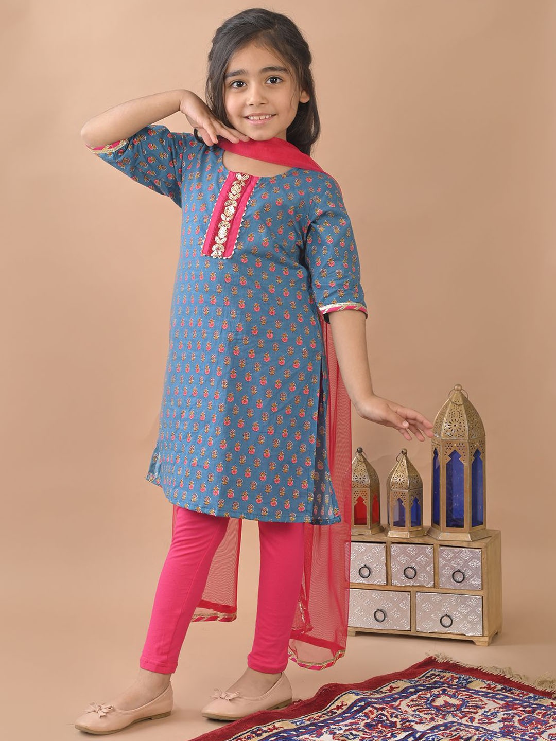 

Sangria Girls Printed Pure Cotton Straight Kurta & Leggings With Dupatta, Blue