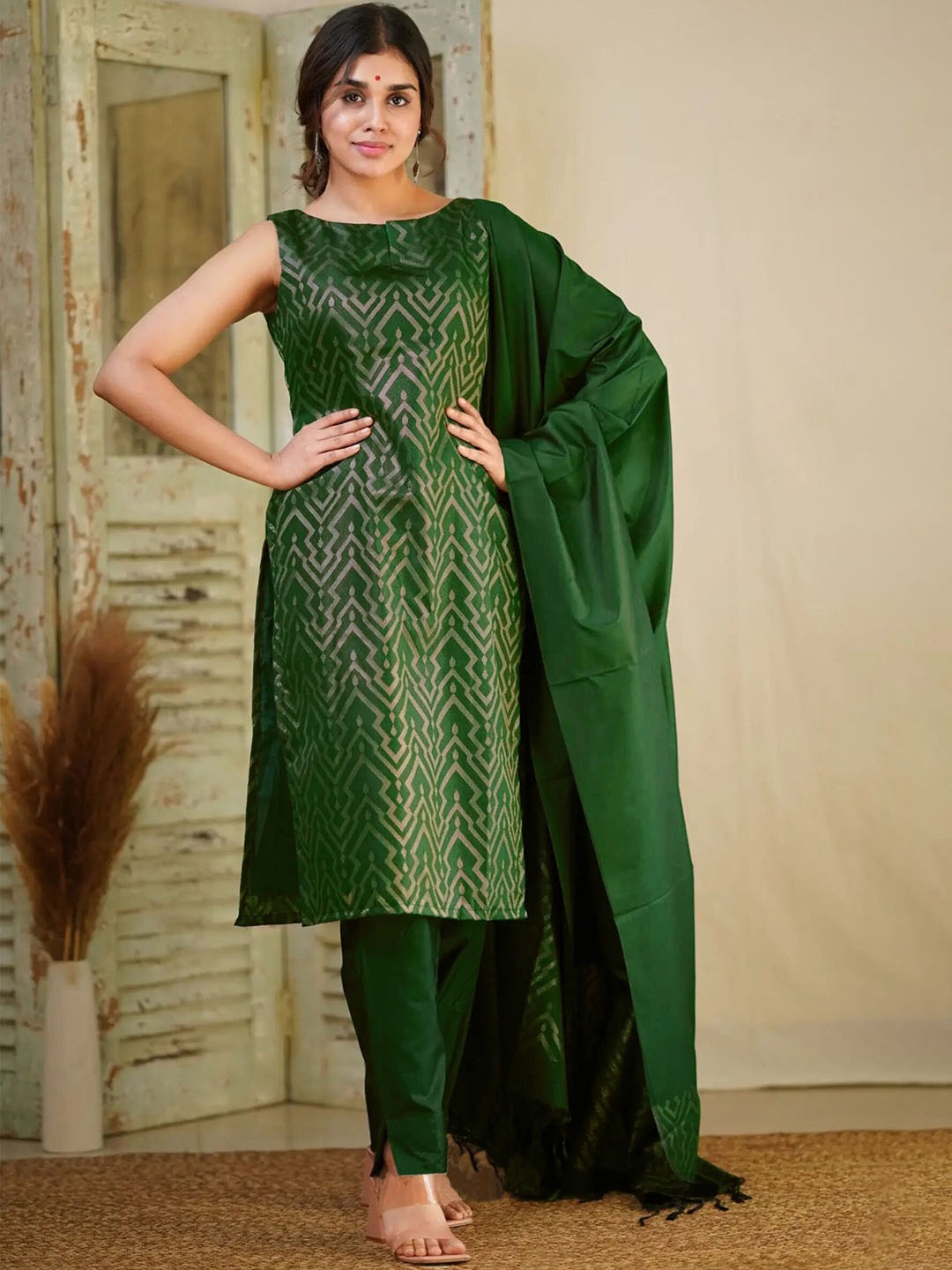 

Kedar Fab Geometric Woven Design Straight Kurta With Trousers & Dupatta, Green