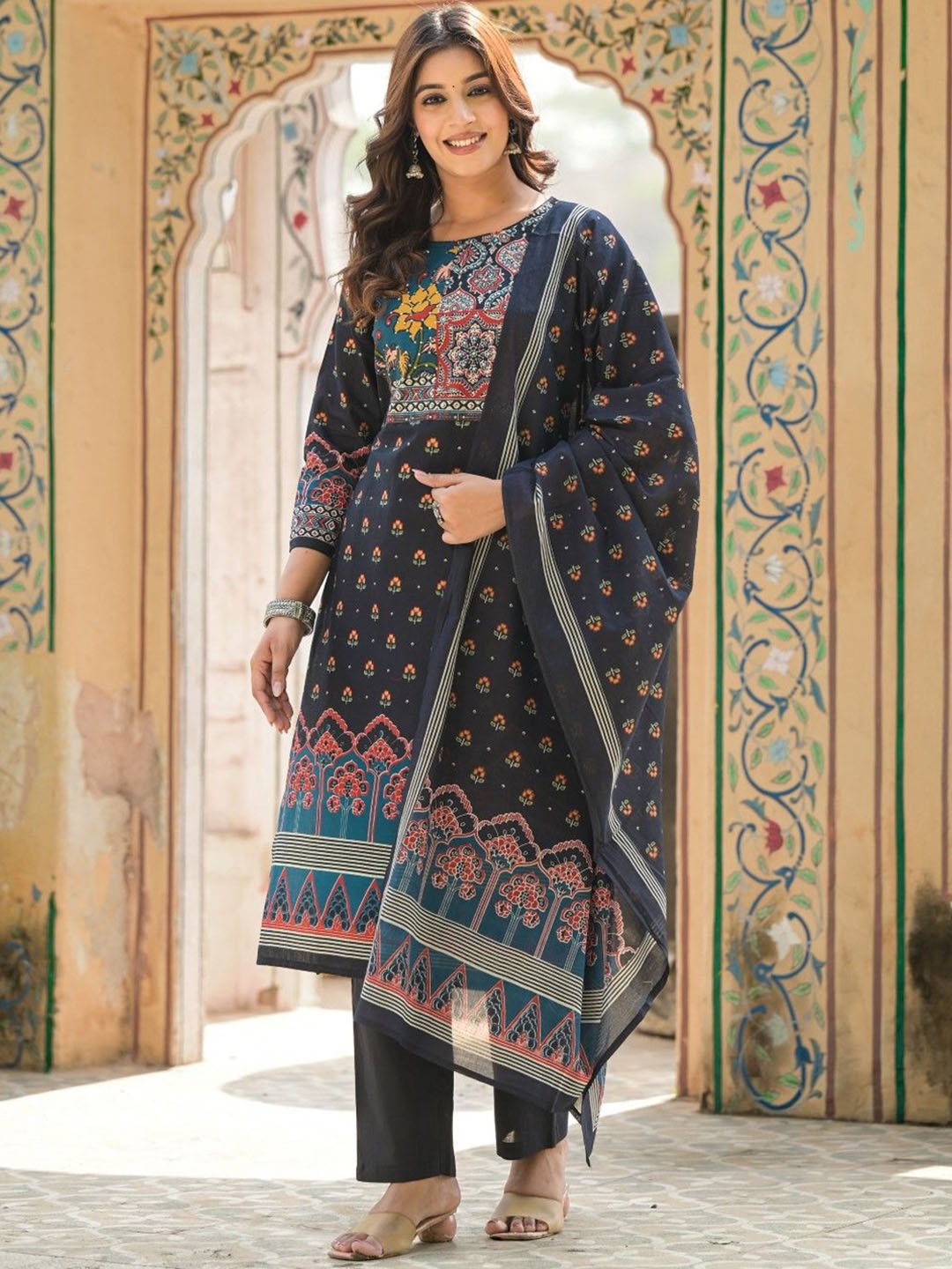 

AUTUMN LANE Floral Printed Pure Cotton Straight Kurta with Trousers & Dupatta, Black