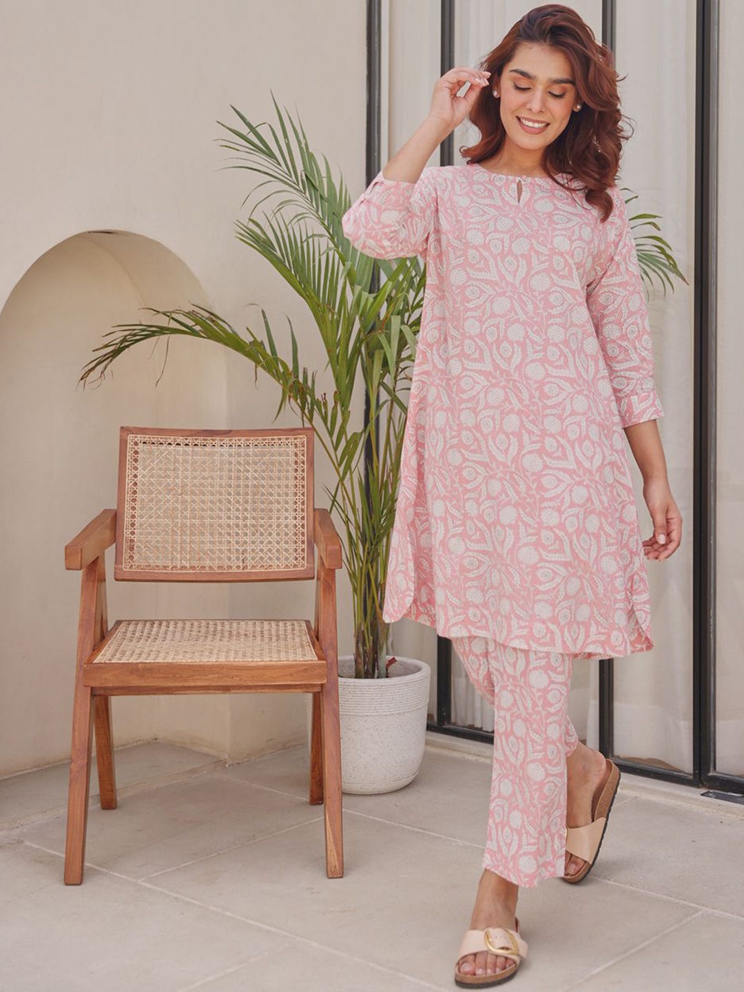 

Ekohum Floral Printed Key Hole Neck Pure Cotton Tunic With Trouser, Pink
