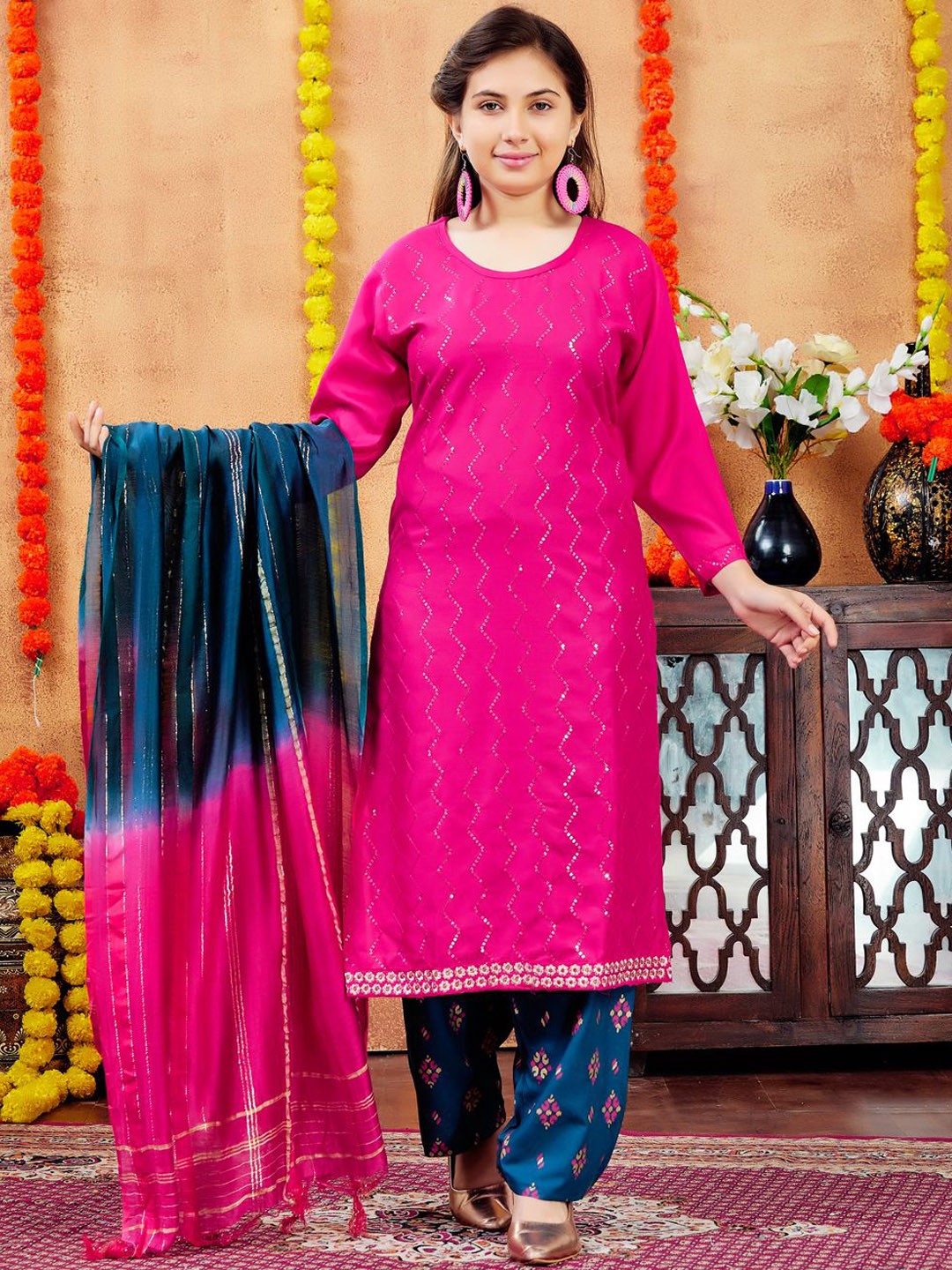 

BAESD Girls Geometric Sequins Cotton Straight Kurta, Pink