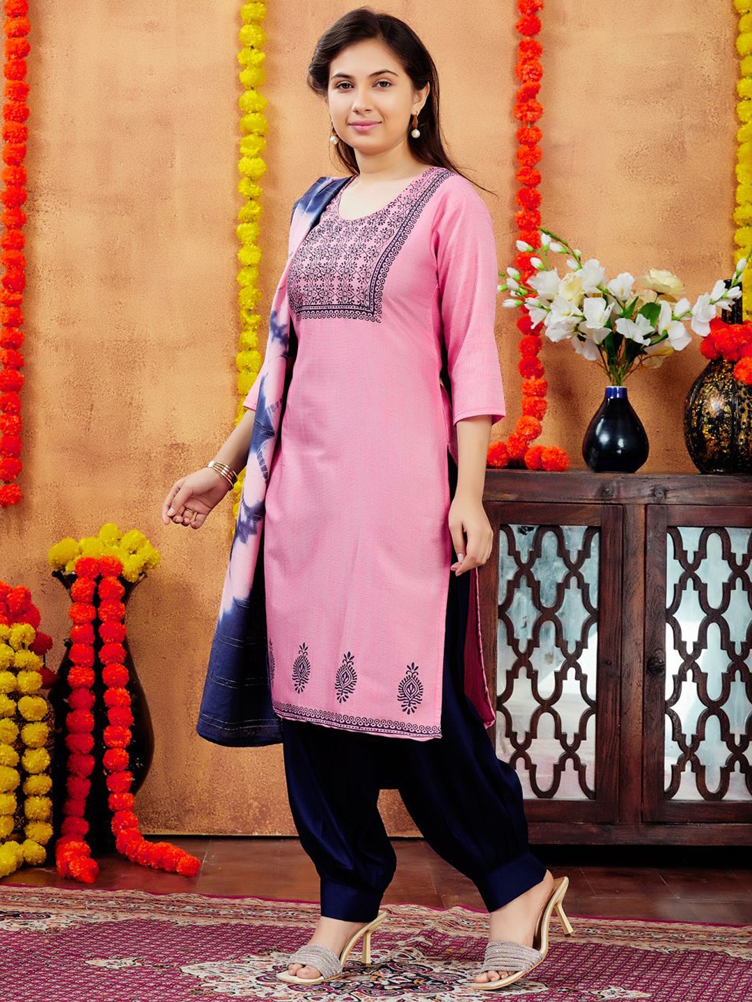 

BAESD Girls Floral Printed Cotton Round Neck Straight Kurta, Pink