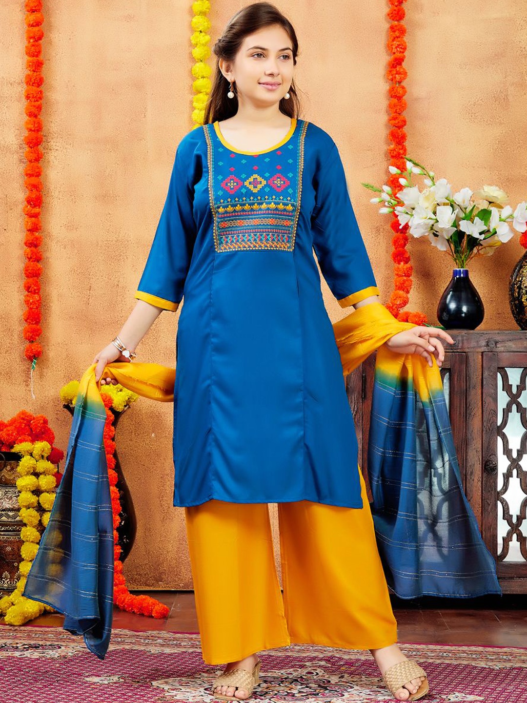 

BAESD Girls Geometric Embroidered Cotton Round Neck Straight Kurta, Blue