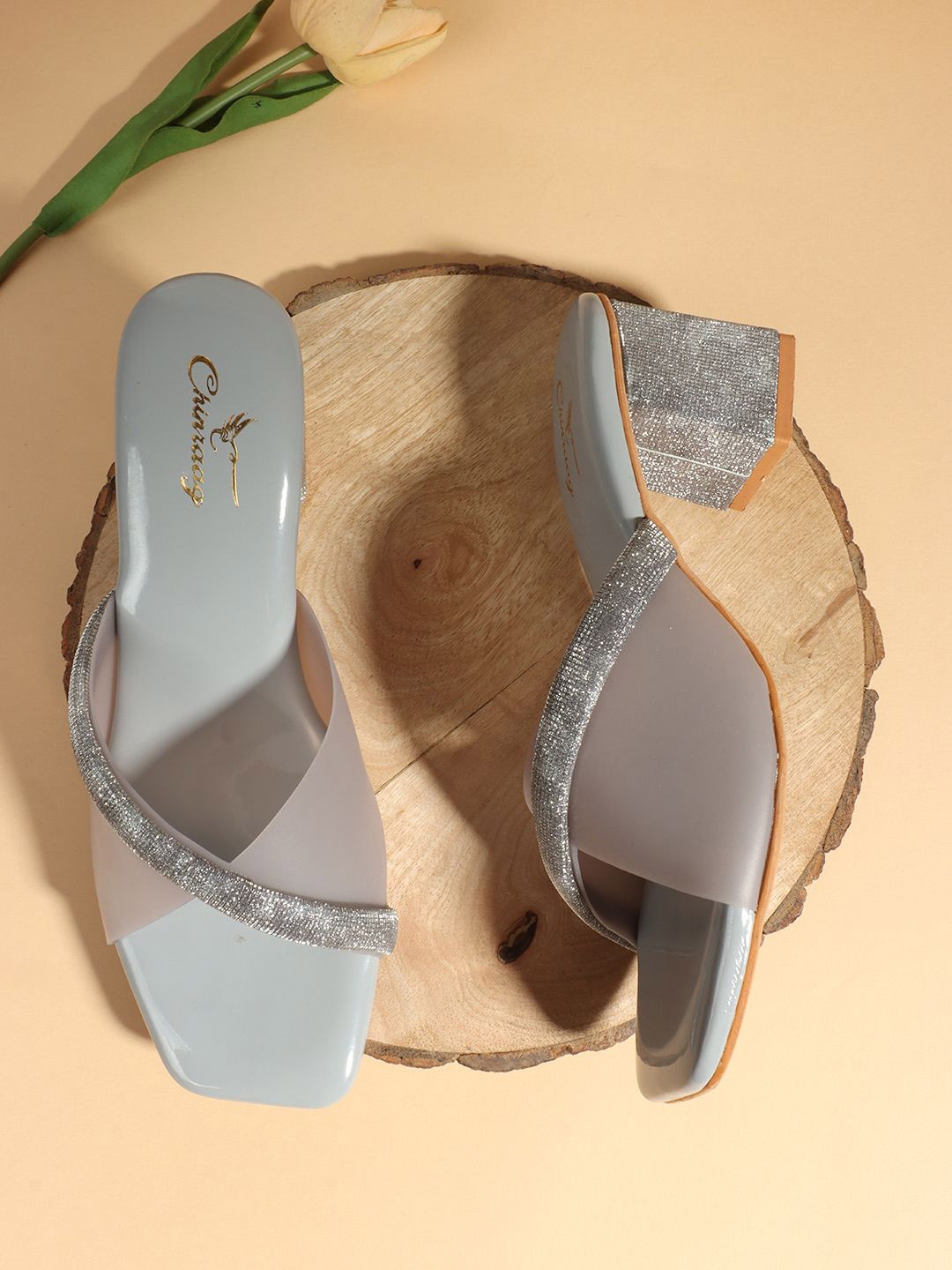 

CHINRAAG Platform Sandals, Grey