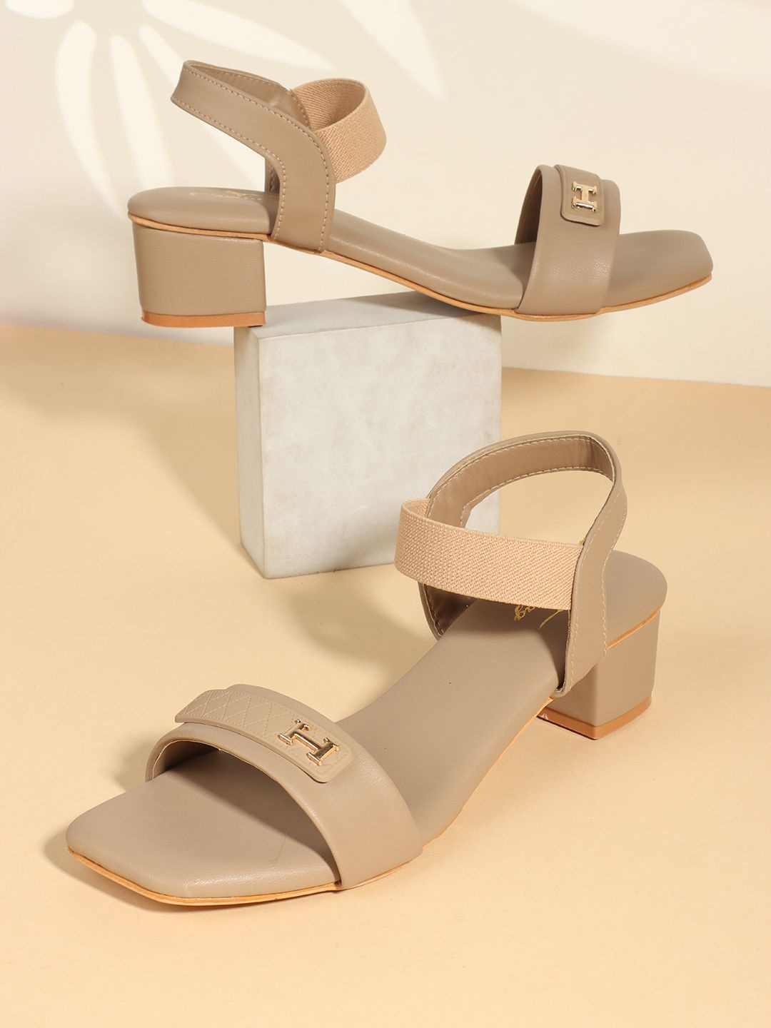 

CHINRAAG Platform Sandals, Beige