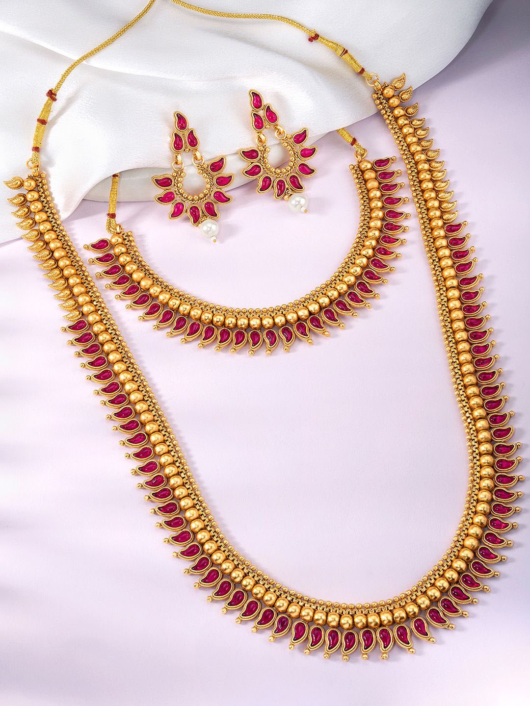 

Peora Gold-Plated Stone-Studded & Beaded Jewellery Set