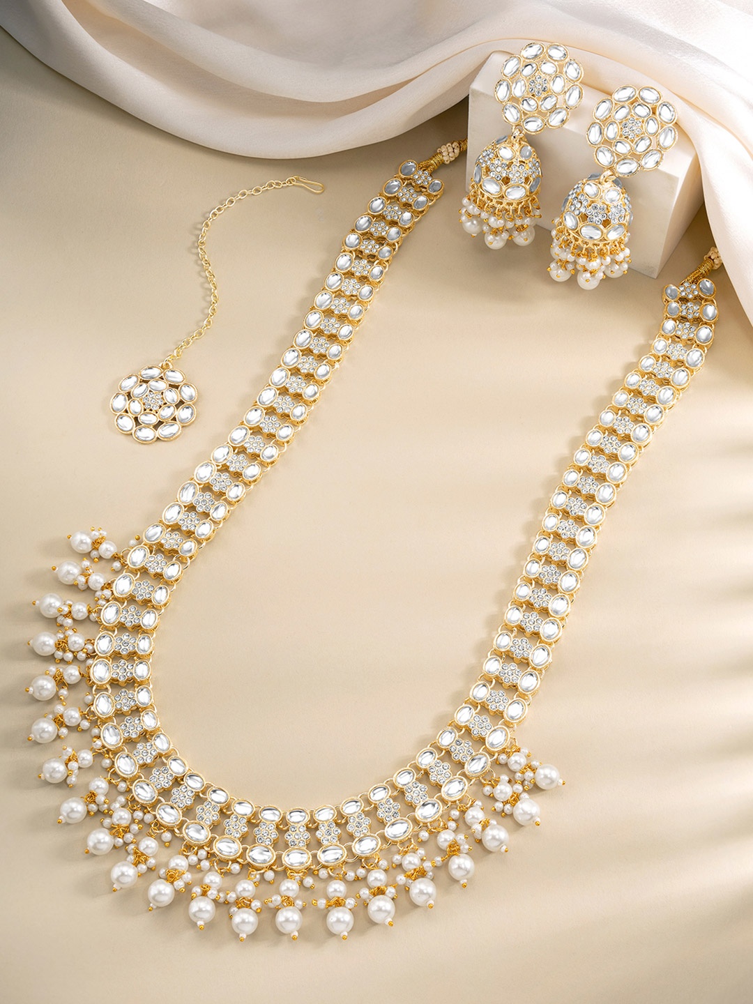 

Peora Gold-Plated Kundan Stone Studded & Beaded Jewellery Set