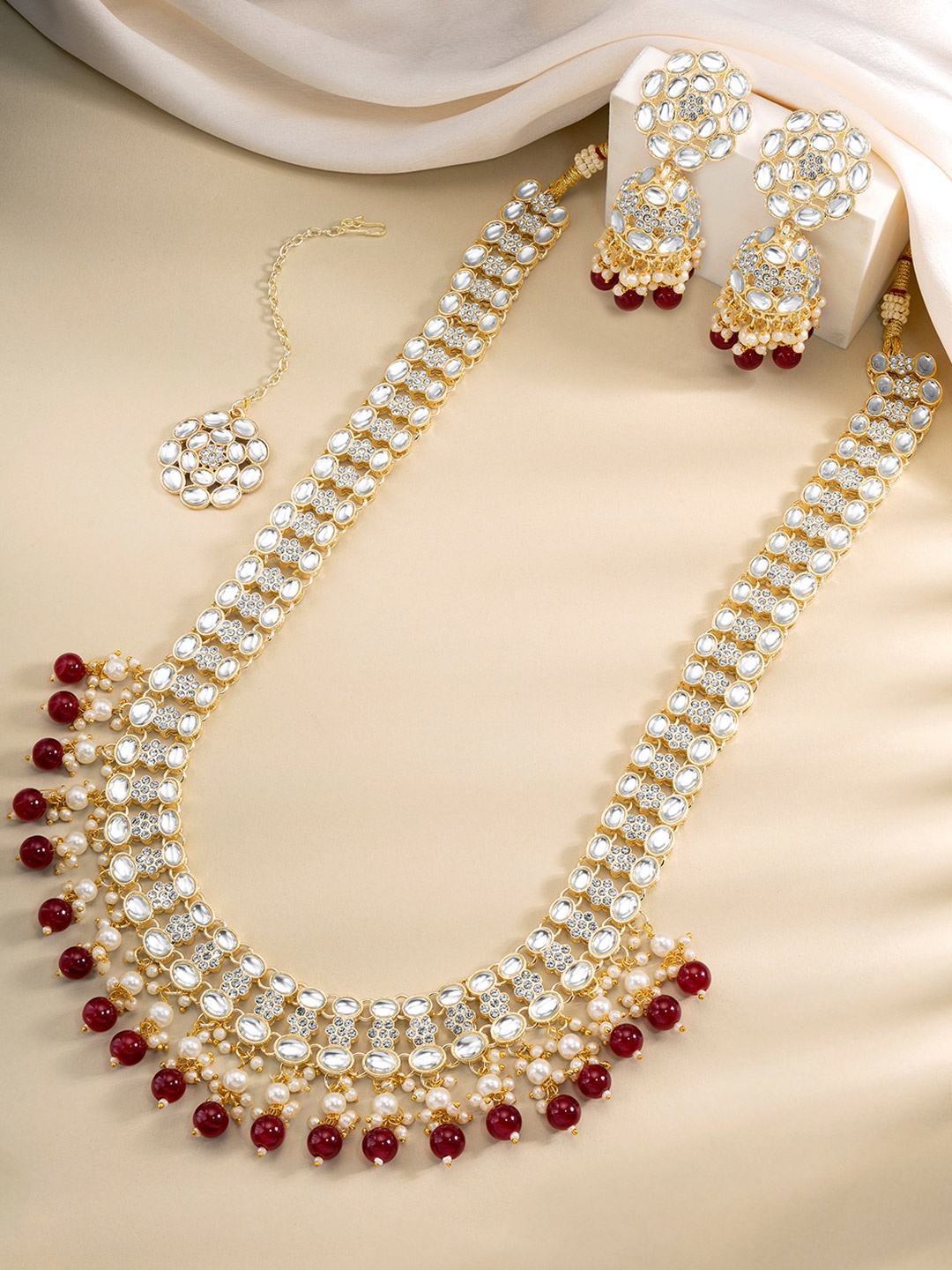 

Peora Gold-Plated Kundan Stone Studded & Beaded Jewellery Set