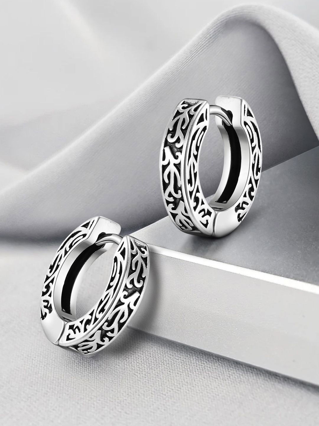 

Peora Stainless Steel Silver Plated Circular Shaped Hoop Earrings