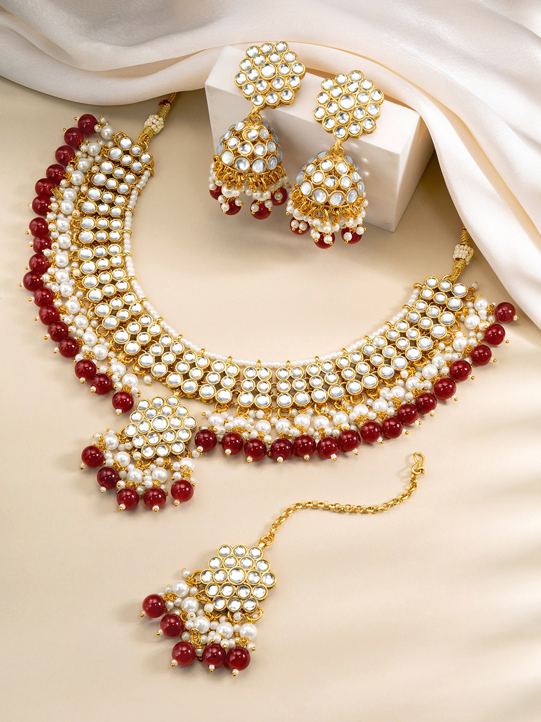 

Peora Gold-Plated Kundan Stone Studded & Beaded Jewellery Set