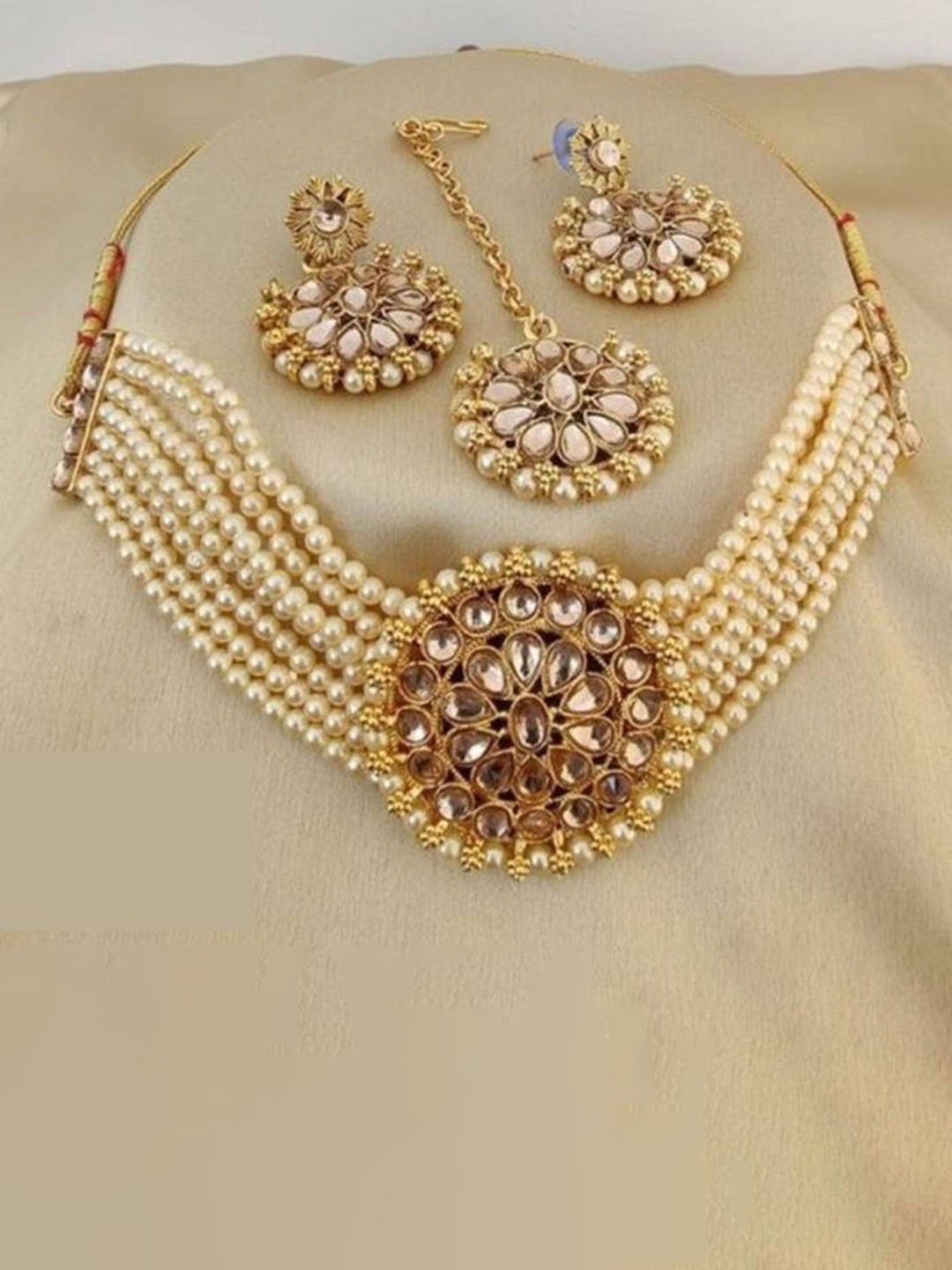 

JMBW INTERNATIONAL Gold-Plated Kundan Stone-Studded & Pearls Beaded Jewellery Set