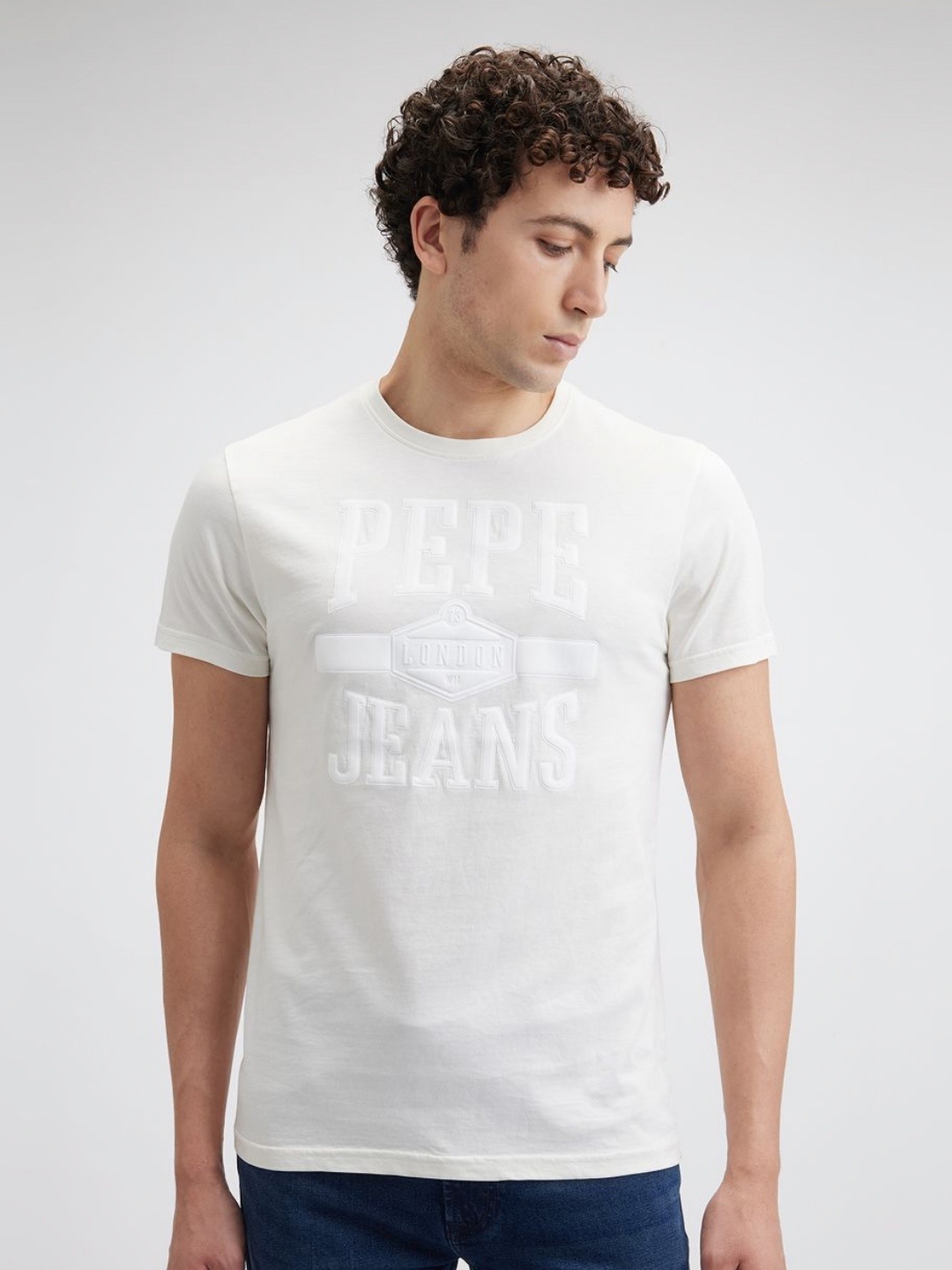 

Pepe Jeans Men Typography Printed Round Neck Cotton Slim Fit T-shirt, Off white