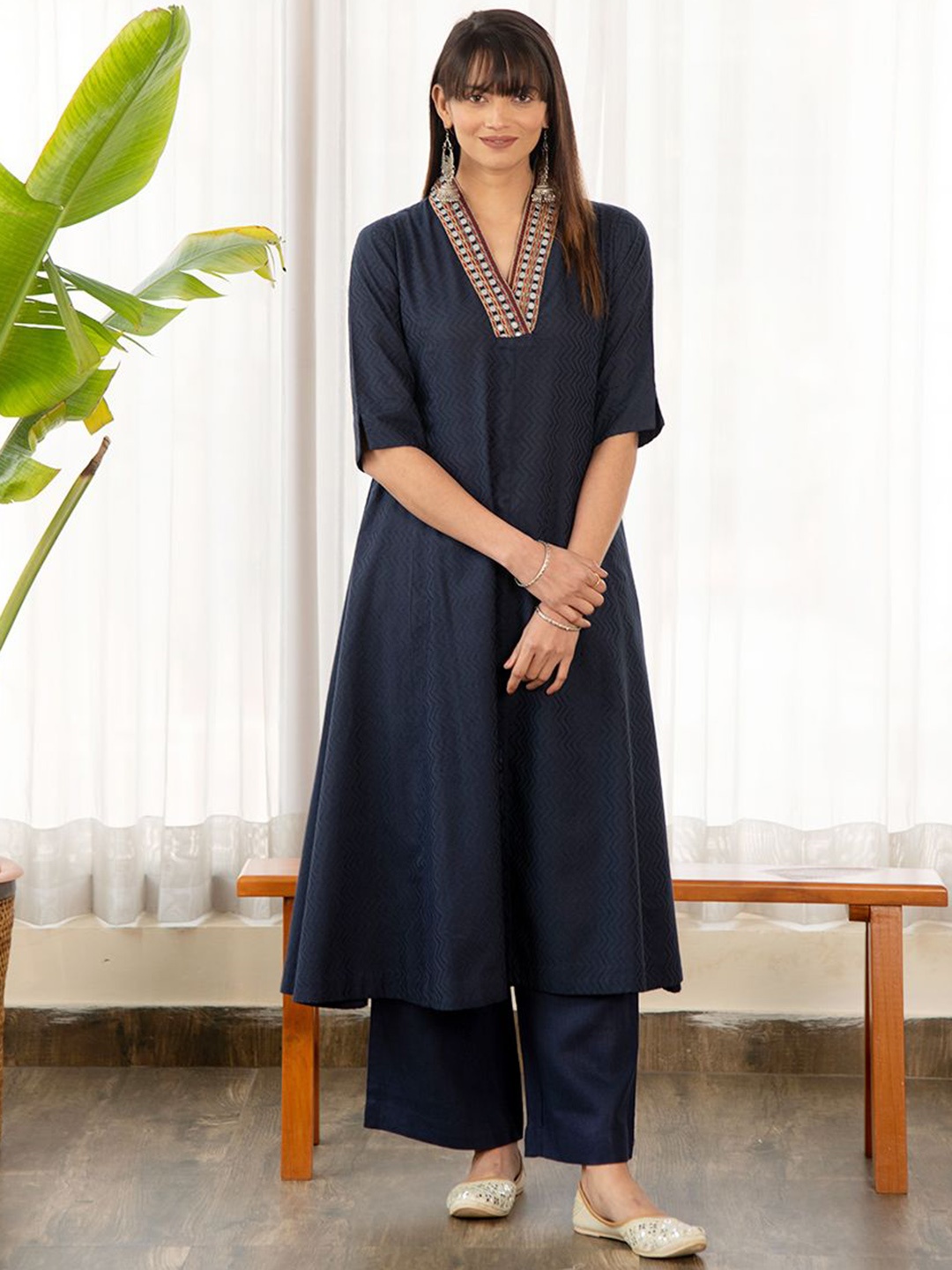 

Ekohum Chevron Woven Design Thread Work V-Neck A-Line Kurta, Blue