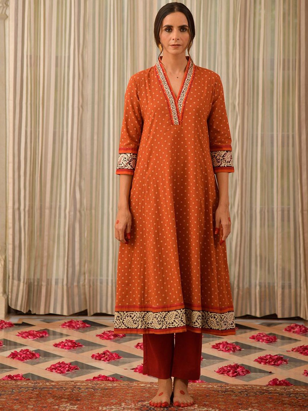 

Ekohum Badhani Printed V-Neck A-Line Kurta, Rust