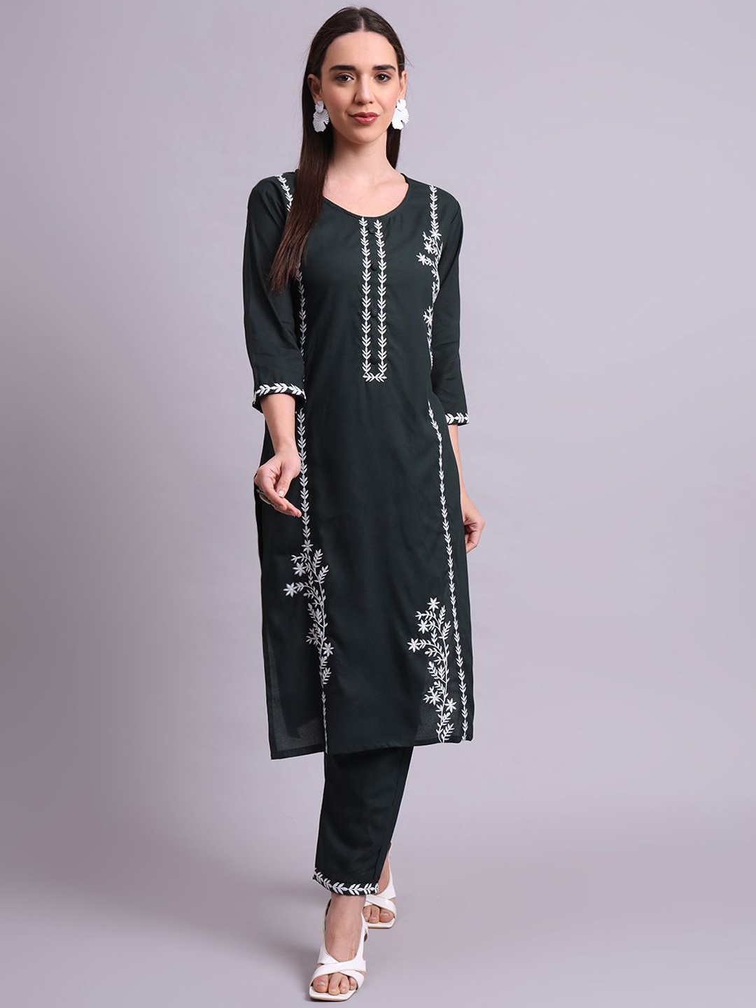 

aayusika Floral Embroidered Thread Work Pure Cotton Straight Kurta With Trousers & Dupatta, Green