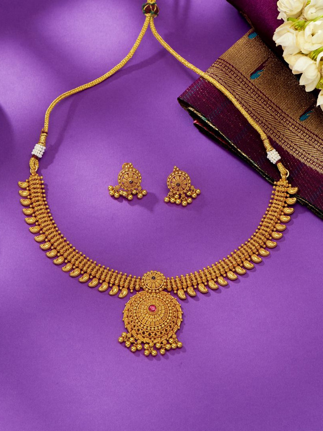 

P N GADGIL JEWELLERS Woman Royal Garland Yellow Gold Short Necklace