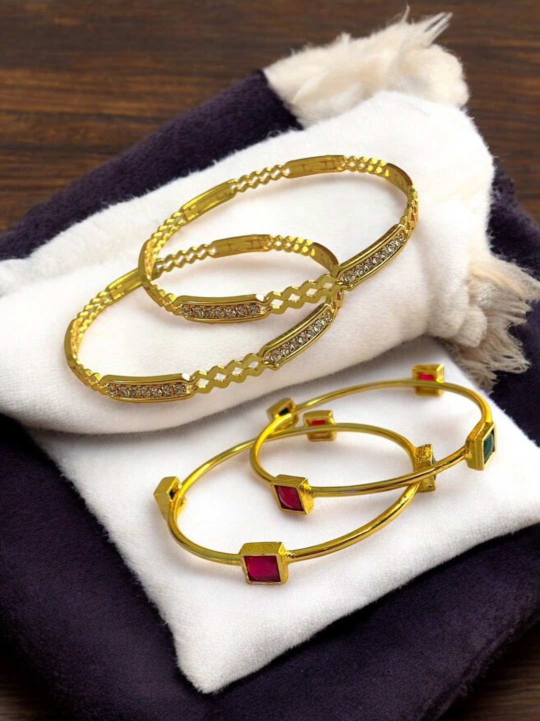 

AARTISAI Set Of 4 Gold Plated Stone Studded Bangles