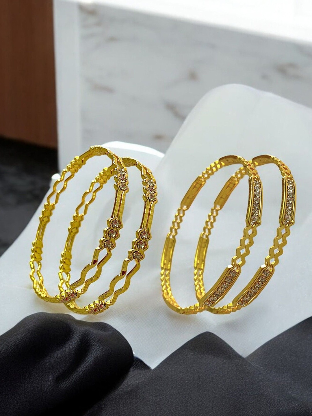 

AARTISAI Set Of 4 Gold-Plated Stone Studded Bangles