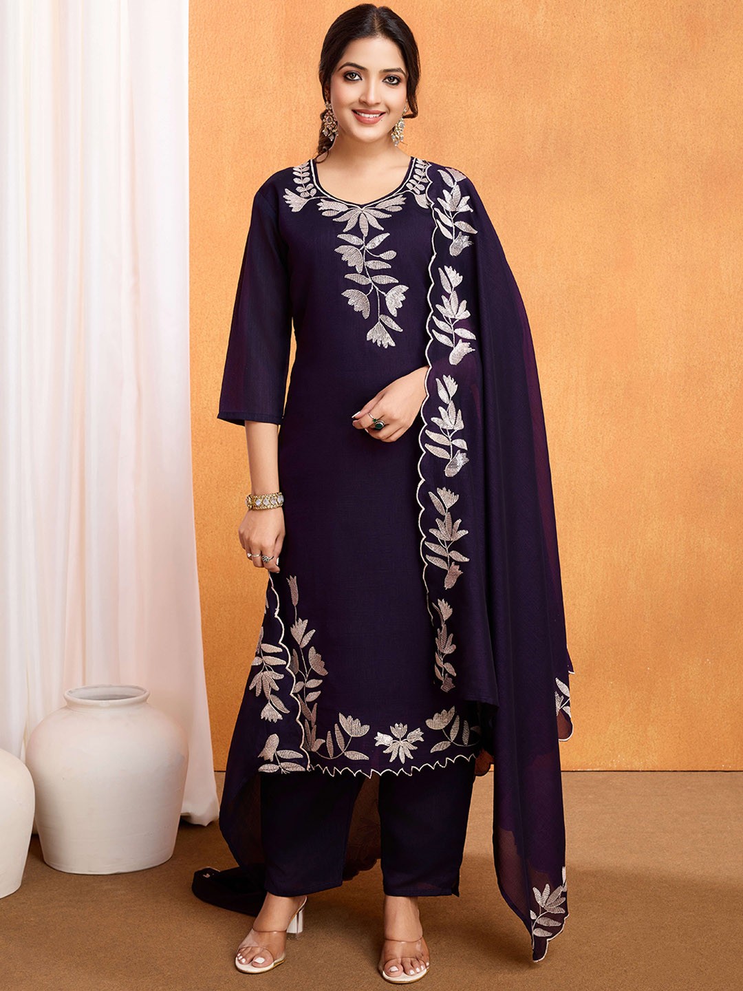 

Rujave Women Floral Embroidered Regular Thread Work Pure Silk Kurta with Trousers & With Dupatta, Purple